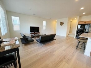 8520 Little Fox St in Las Vegas, NV - Building Photo - Building Photo