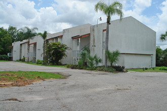 2170 Proctor Rd in Sarasota, FL - Building Photo - Building Photo