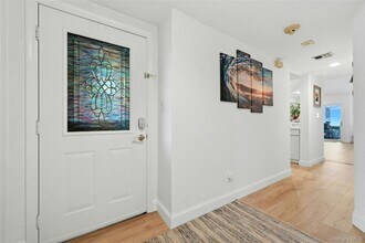 508 Fox Hill Dr in Calverton, NY - Building Photo - Building Photo