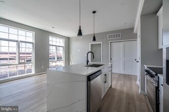 2401 Washington Ave in Philadelphia, PA - Foto de edificio - Building Photo