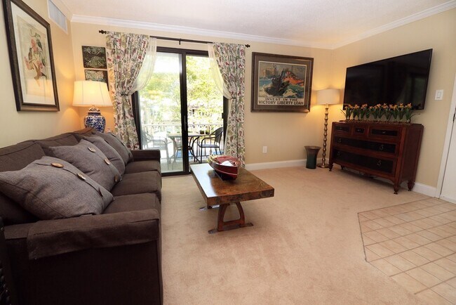 19 Village Hill Ln in Natick, MA - Building Photo - Building Photo