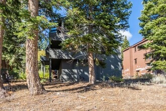 283 Monterey Pine Rd in Mammoth Lakes, CA - Building Photo - Building Photo