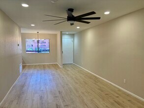 12222 N Paradise Village Pkwy W, Unit 213A in Phoenix, AZ - Building Photo - Building Photo