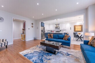 8890 Heritage Rd in Brampton, ON - Building Photo - Building Photo