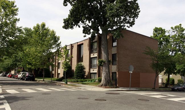 Park Pleasant Apartments in Washington, DC - Foto de edificio - Building Photo