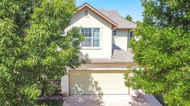 2410 Great Oaks Dr in Round Rock, TX - Building Photo - Building Photo