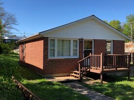 162 W 14th St in Cookeville, TN - Building Photo