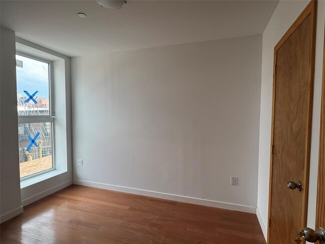 90-14 Whitney Ave in Queens, NY - Building Photo - Building Photo
