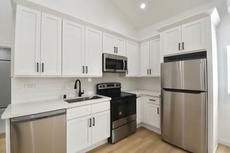 4751 Kraft Ave, Unit 4749 in Los Angeles, CA - Foto de edificio - Building Photo