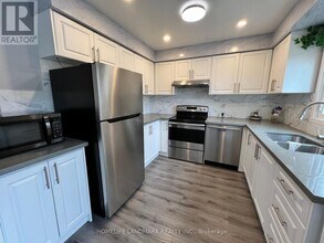 1275 Valerie Crescent in Oakville, ON - Building Photo - Building Photo