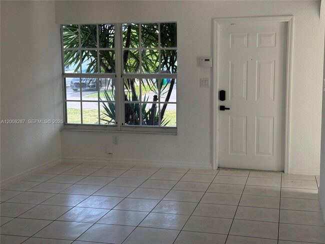 7751 NW 194th St in Hialeah, FL - Building Photo - Building Photo