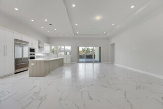 9341 Crestview Cir in Palm Beach Gardens, FL - Building Photo - Building Photo