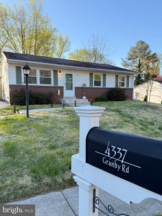 4337 Granby Rd in Woodbridge, VA - Foto de edificio