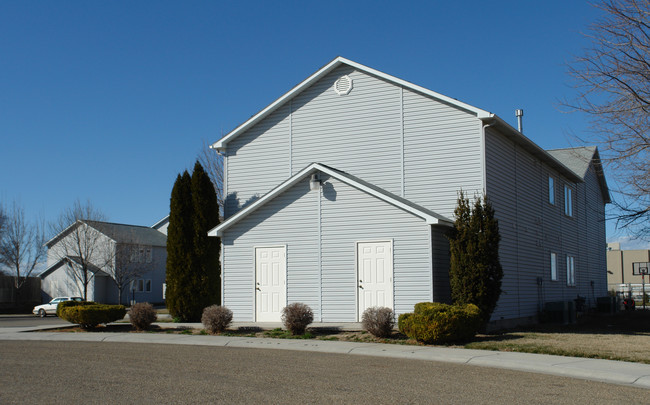 Locust Grove Apartments in Caldwell, ID - Building Photo - Building Photo