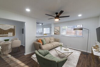5921 Gaston Ave in Dallas, TX - Foto de edificio - Building Photo