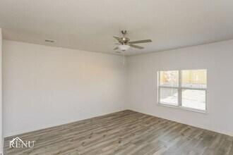 10615 Lost aples Dr in Cleveland, TX - Building Photo - Building Photo