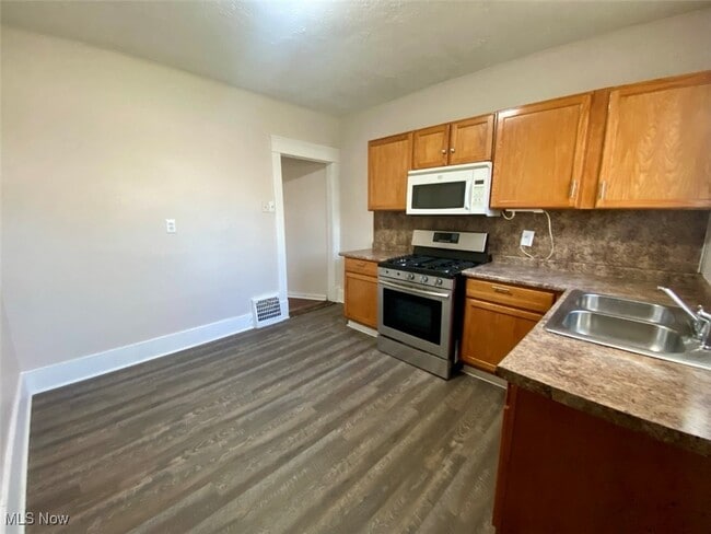 39 Brown St in Barberton, OH - Building Photo - Building Photo