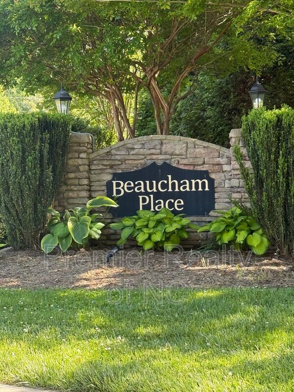 1476 Neville Gardens Ln in Winston-Salem, NC - Building Photo - Building Photo