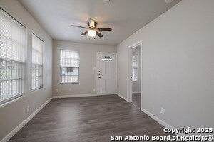 325 S Hackberry St in San Antonio, TX - Building Photo - Building Photo
