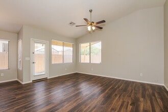 12321 W Marshall Ave in Litchfield Park, AZ - Foto de edificio - Building Photo