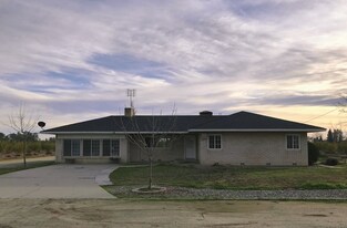 7757 E Olive Ave in Fresno, CA - Building Photo