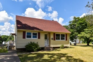 418 Lake Ave in Gloucester Township, NJ - Building Photo