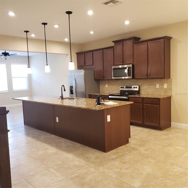 8085 Glenlloyd Ave in Winter Garden, FL - Building Photo - Building Photo