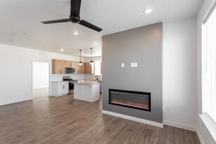 Reveal Apartments & Townhomes in Draper, UT - Building Photo