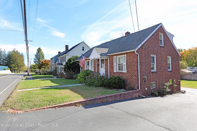 208 Lucas Ave in Kingston, NY - Building Photo - Building Photo