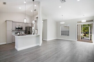 2921 Inlet Cove Ln E in Naples, FL - Foto de edificio - Building Photo