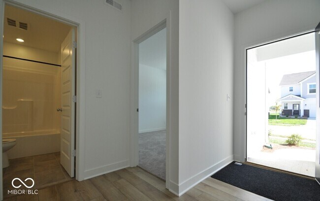 2054 Jasper Brk Ct in Whitestown, IN - Building Photo - Building Photo