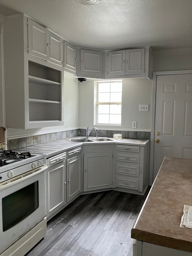 property at 2713 Pine Ave