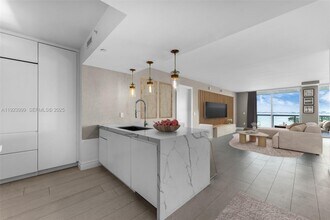 10 Venetian Way in Miami Beach, FL - Building Photo - Building Photo