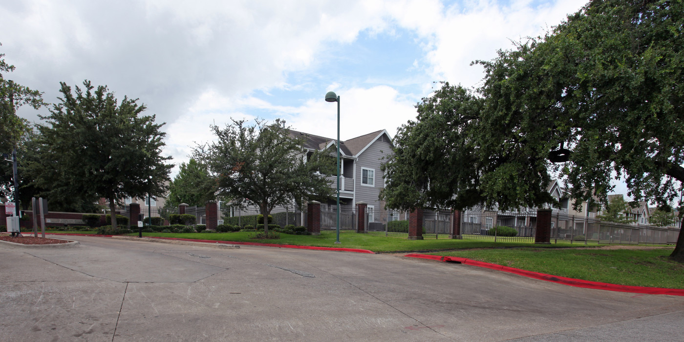 Historic Oaks of Allen Parkway in Houston, TX - Foto de edificio