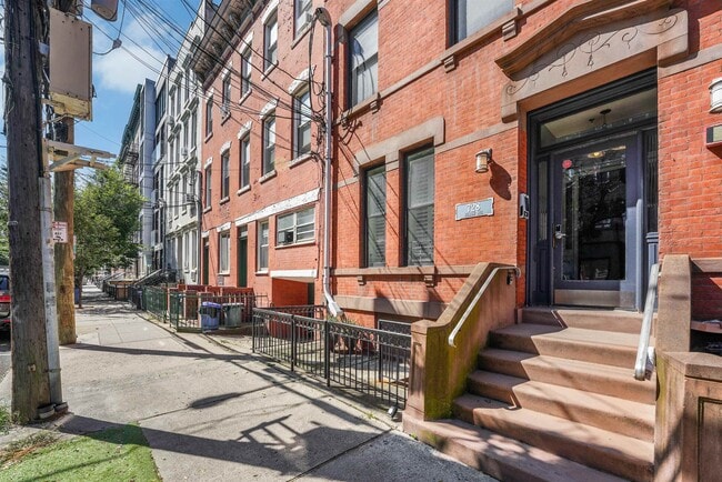 728 Willow Ave in Hoboken, NJ - Building Photo - Building Photo