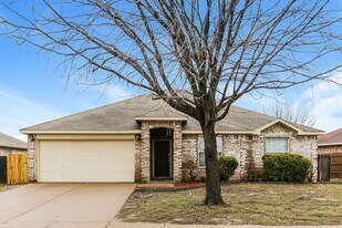 125 Adams Dr in Crowley, TX - Building Photo