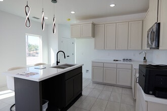 8218 Casa Verde Rd in Laredo, TX - Building Photo - Building Photo