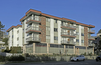 5220 Capitol Dr in Burnaby, BC - Building Photo - Building Photo