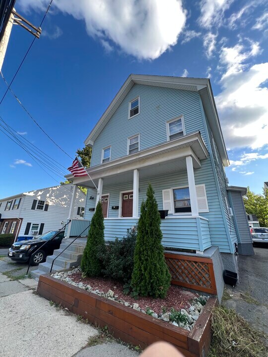 10 Richardson St, Unit 1 in Wakefield, MA - Building Photo