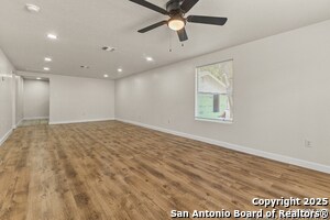 1906 Montezuma St in San Antonio, TX - Building Photo - Building Photo