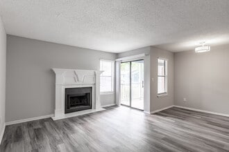 Chapel Creek in Doraville, GA - Foto de edificio - Interior Photo