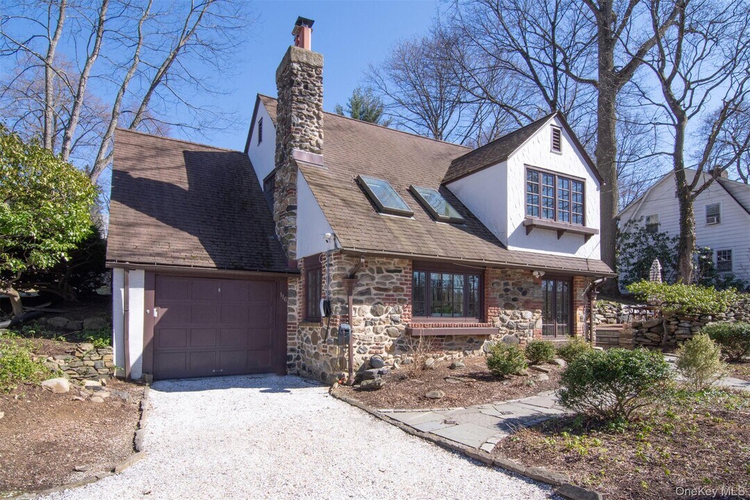 116 Potter Rd in Scarsdale, NY - Building Photo