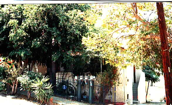 1421-1423 1/2 Waterloo St in Los Angeles, CA - Building Photo