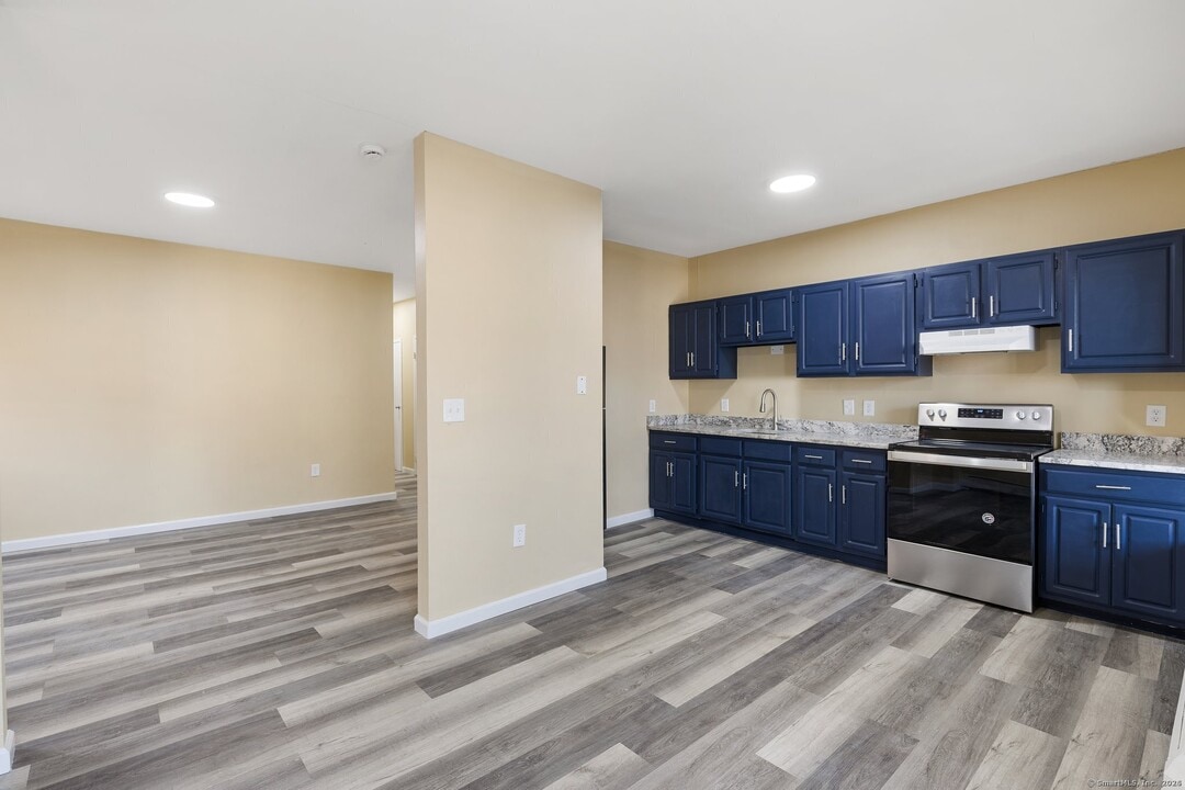 31 Capen St in Hartford, CT - Building Photo