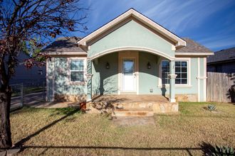 729 N Hayes St in Amarillo, TX - Foto de edificio - Building Photo