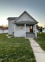 108 N Main St in Tripoli, IA - Building Photo