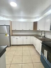 800 NE 199th St in Miami, FL - Building Photo - Building Photo