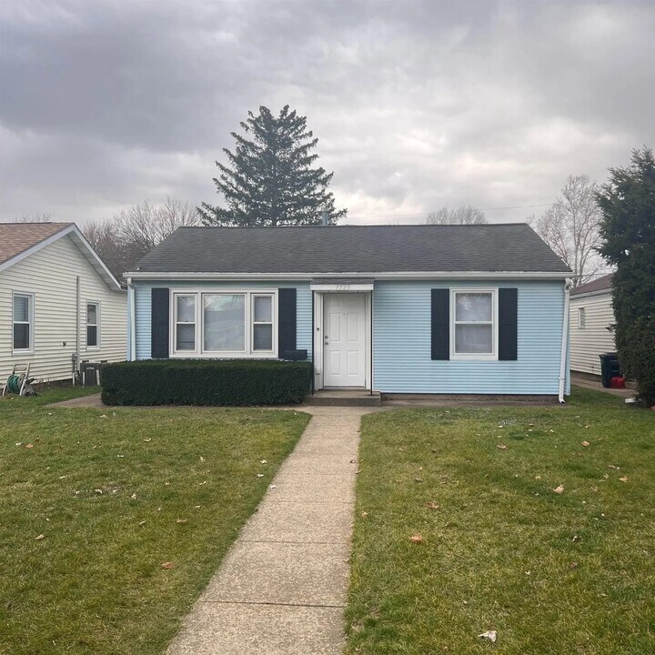 1525 N Adams St in South Bend, IN - Foto de edificio