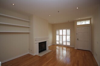 111 S Oak Knoll Ave, Unit 203 in Pasadena, CA - Building Photo - Building Photo