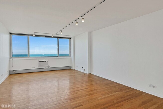 2144 N Lincoln Park W in Chicago, IL - Building Photo - Building Photo